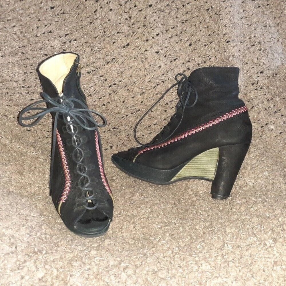 JOHN FLUEVOG-WRITES Angelou-Black Nubuck Leather-Peep-Toe-SZ 7-Excellent